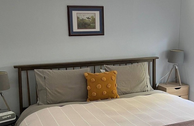 Peaceful, stylish and centrally located 1 bed apartment with outdoor balconies