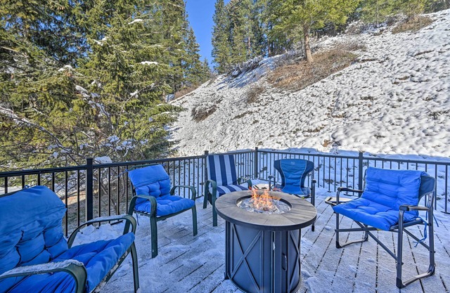 Peaceful Superior Home w/ Fire Pit & Mtn View