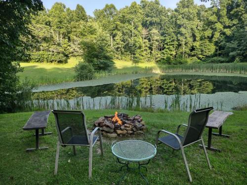 Peaceful Tiny Bungalow Water View Hot Tub