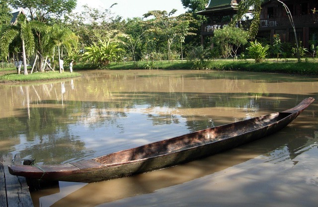 Peaceful Traditional Thai Wood House Experience w/Garden