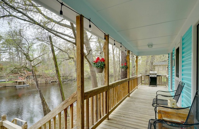 NEW! Peaceful Treetop Hideaway w/ Riverfront Views