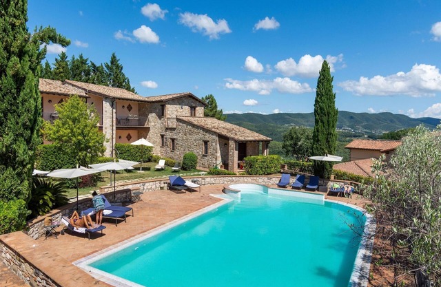 Opulent maison de vacances à Collazzone avec piscine