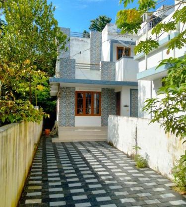 Peaceful Vacation Home Near the City