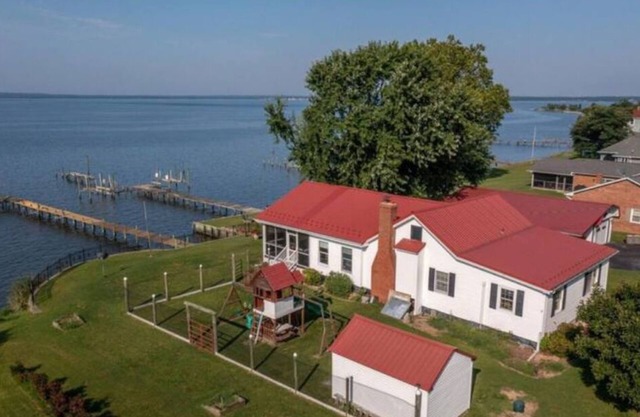 Peaceful waterfront home, 1-hour from DC