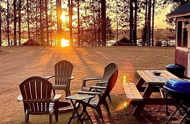 Peaceful Waters Cabin Sleeps 4