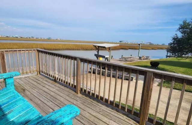 Peach House close to ICW & Sargent beach