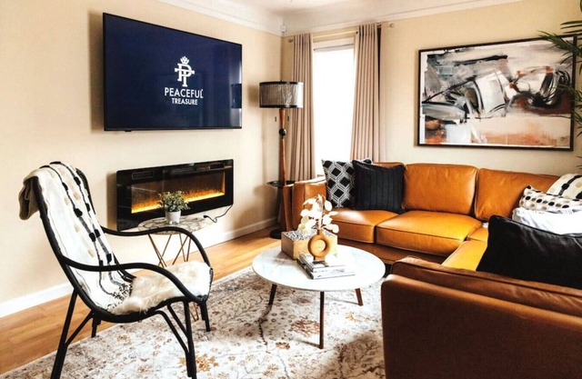 Peachtree/Royal Oak's Sweet Spot/King Bed