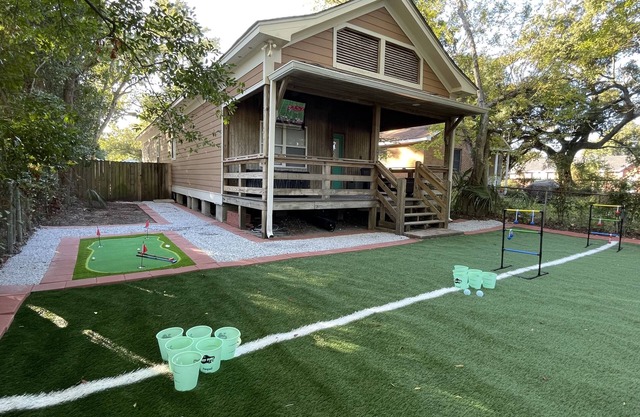 Peachy Beach House - Unit B - Close to Beach, Amazing Patio, Hot Tub, Yard Games