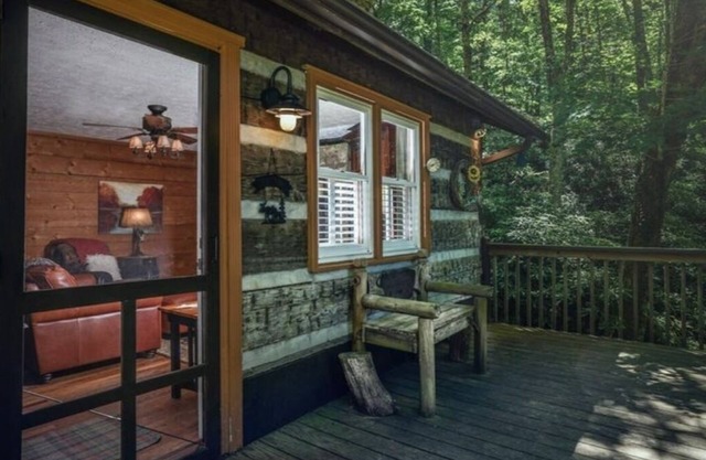 PEACOCK RIDGE Great location, minutes from Blowing Rock and Appalachian Ski Mtn!