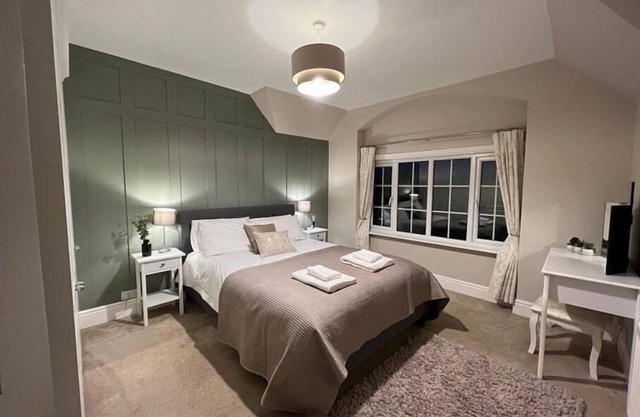 Peak District village cottage with stunning views