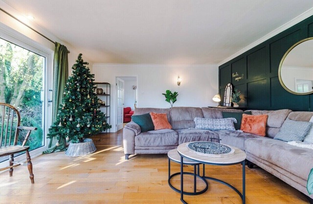 Peak retreat, sleeps 13 - fun, fires & friends