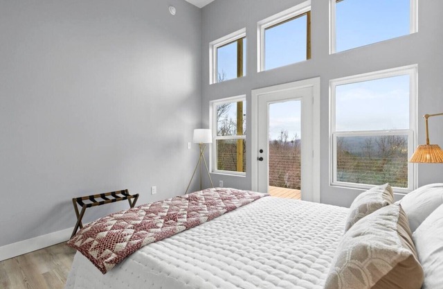 Peaks & Pines Retreat - Gated & Fully Paved - Private Home