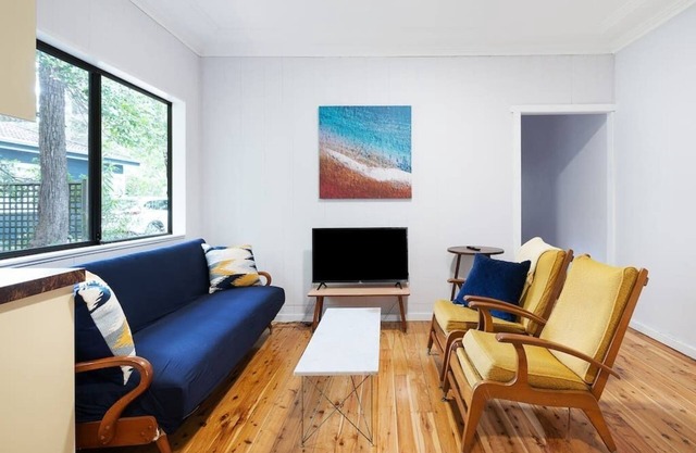 Beach Shack Semi, 2 Minutes Walk to Beach - LILLY PILLY