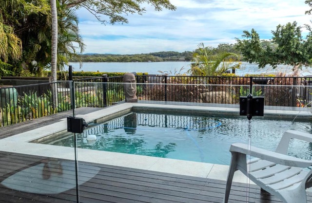 Pearl Cottage - Stunning River Front Cottage with Pool