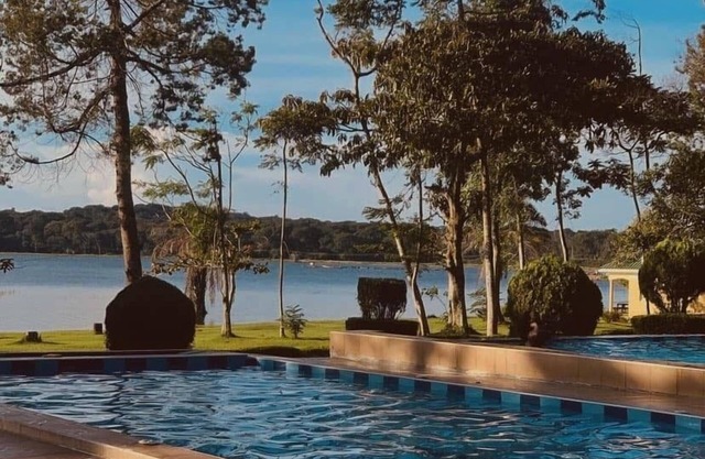 Pearl Gardens Beach Resort Kalangala