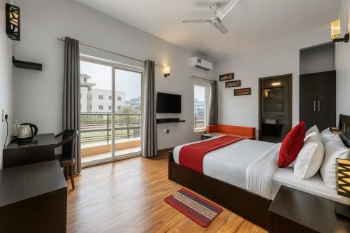 Pearl Grand Boutique Cottage in Omaxe Anandam Vrindavan - #premium AC rooms with balcony #big parking #lift #garden #peaceful area #near prem mandir #property of the year #most awarded