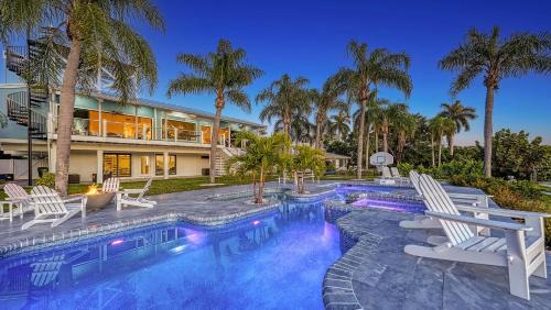 Pearl on the Bay - A breathtaking Pool & Bayfront property - an unparalleled vacation experience
