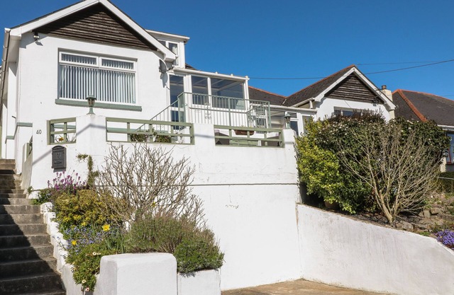 PEBBLE LODGE, family friendly, with a garden in Paignton