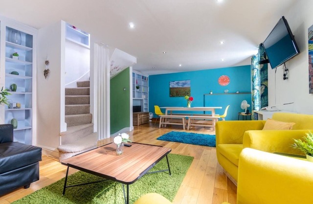 Pebble Mews House | By My Getaways | Parking