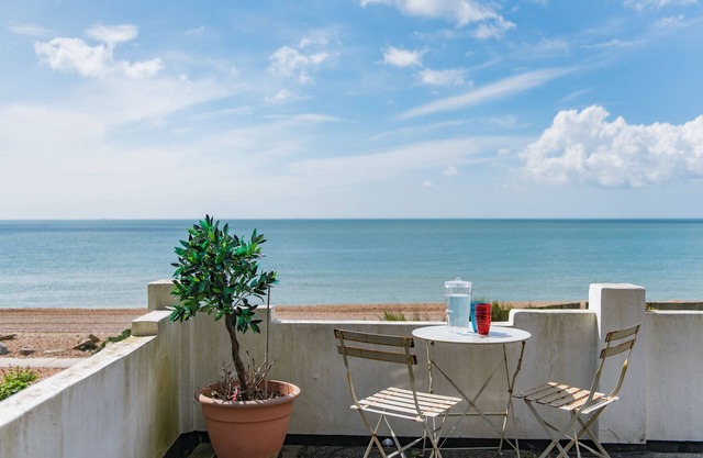 Pavillon de bord de mer de charme avec vue sur la mer