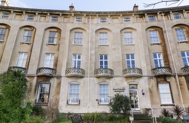 PEBBLES, pet friendly, character holiday cottage in Weston-Super-Mare