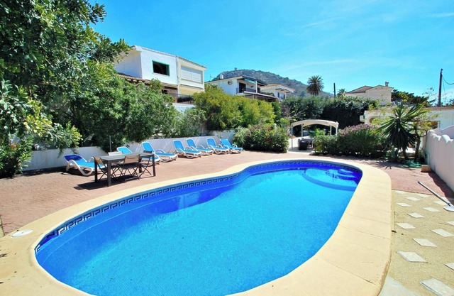 Pedro - maison de vacances avec piscine privée, El Portet