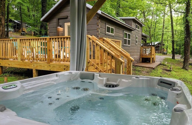 Peggers Cabin | Luxury Rustic Tiny Cabin| Spa