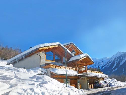 Peisey Chalet with Balcony Views