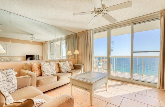 Pelican Beach Resort 1909