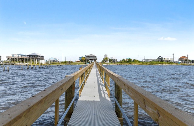 Pelican Pier Beach House on Lake Catherine