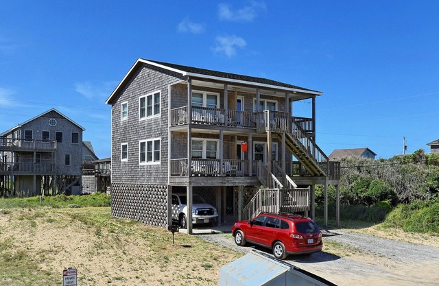 Pelican Place Cottage- Short walk to beach- Community Pool & Spa