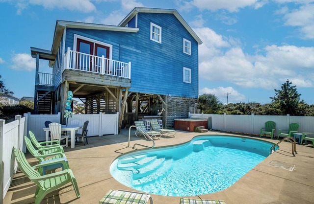 Pelican's Paradise | 150 pieds de la plage | Piscine privée, bain à remous | Nags Head
