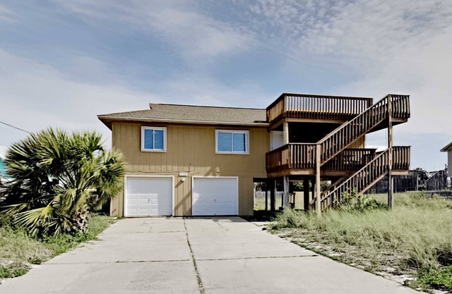 Étapes de la plage ~ Balcon et grill privé ~ Près des superbes attractions de la région!