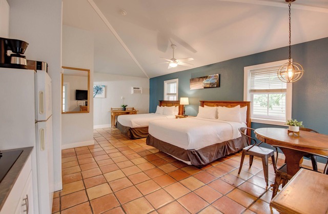 Pelican Suite | Cozy Cottage, Hot Tubs, Close to Duval!