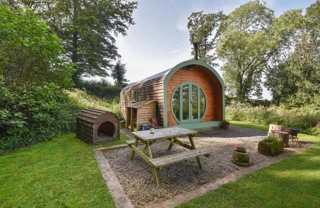 PENDRAGON POD, pet friendly, character holiday cottage in Axminster