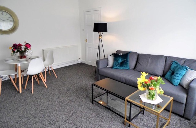 Penilee Upper Apartment