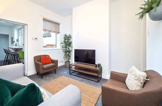 Penkhull House | by Truestays ® Serviced Accommodation