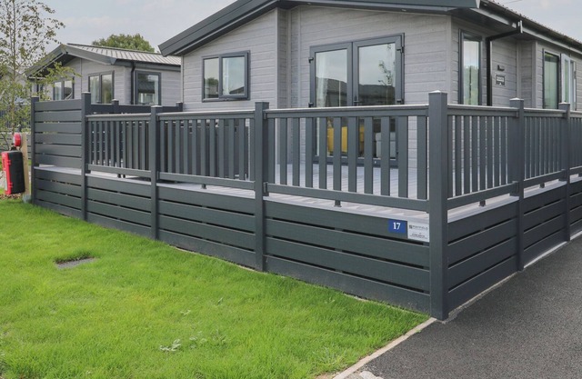 PENMARLAM LODGE RETREAT 17, family friendly in Bodinnick