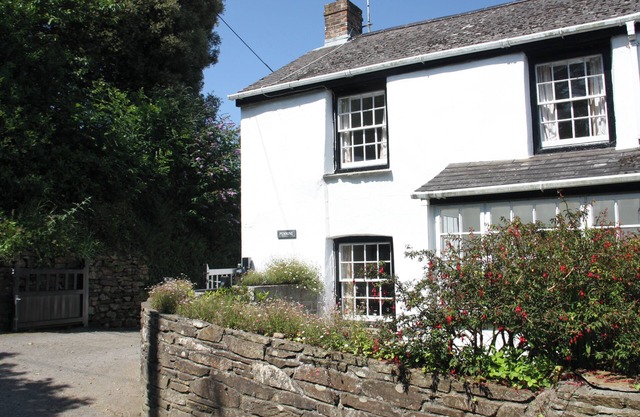 PENNINE, family friendly, character holiday cottage in Veryan