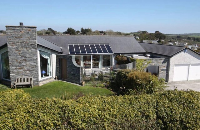PENNY LIGGAN, pet friendly, with a garden in Rock