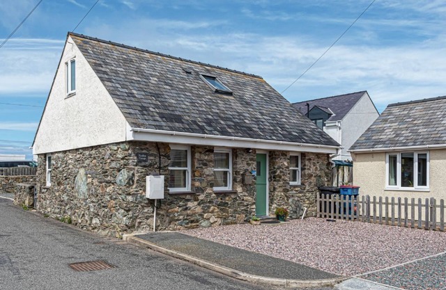 Penrhyn Cottage - un chalet qui peut accueillir 4 personnes dans 2 chambres