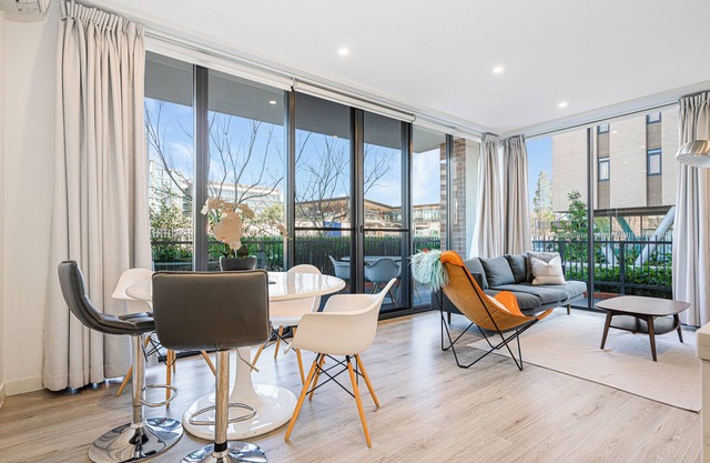 Penrith 3Br apt close toTrain station & Shopping
