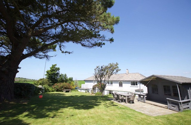 Penrose Cottage is a beautifully renovated and stylish five-bedroom retreat