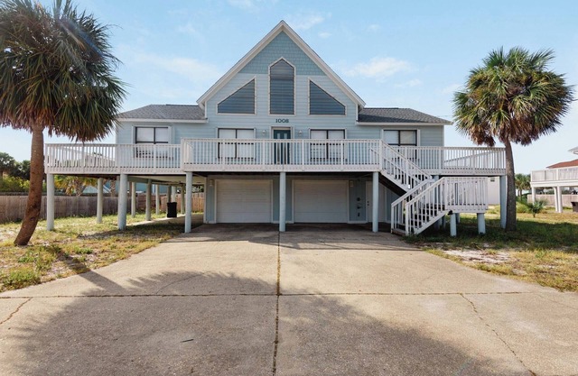 🌴Pensacola Beach Getaway | Spacious Home w/ Loft + Balcony 🌴Blue Heron