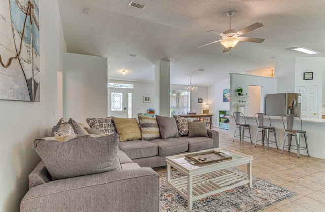 Pensacola Home w/ Large Yard: 4 Mi to Beach