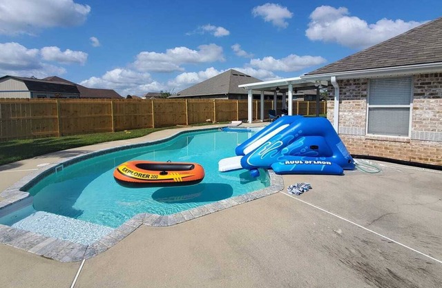 Pensacola Suburbs with inground salt water pool. Stay where locals live