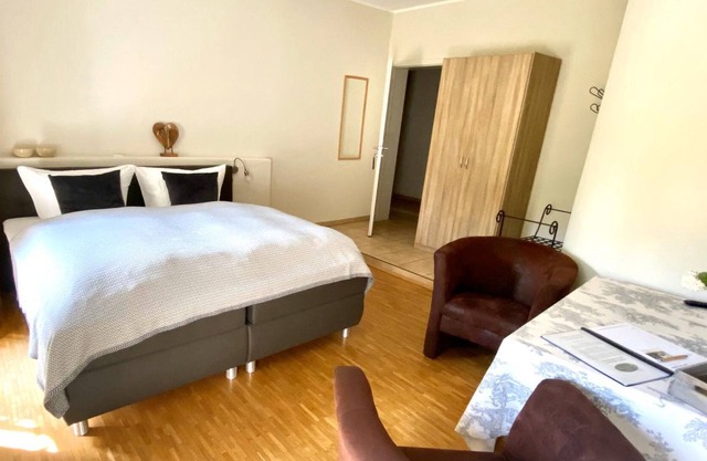 Pension "Hof Mollberg" - chambre double, douche, WC