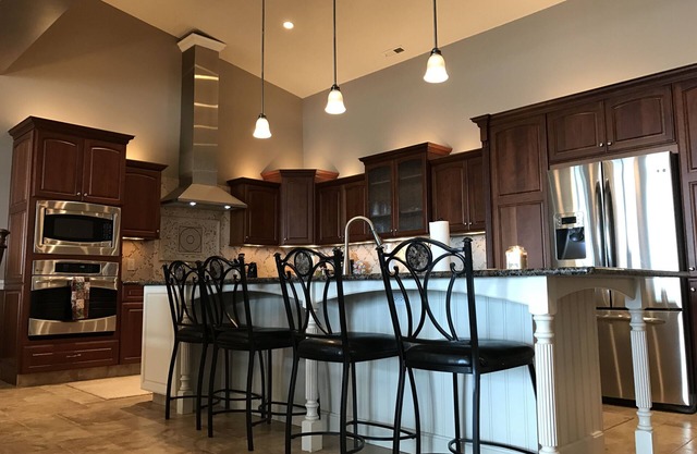 ***** NOUVEAU Penthouse de luxe de 3 chambres avec immense condo sur le lac Érié avec plage et piscine intérieure