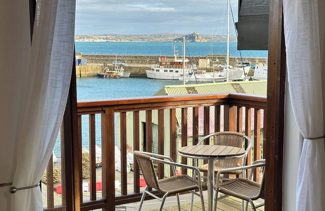 Penthouse 3 Harbourside Apartment with Sea Views