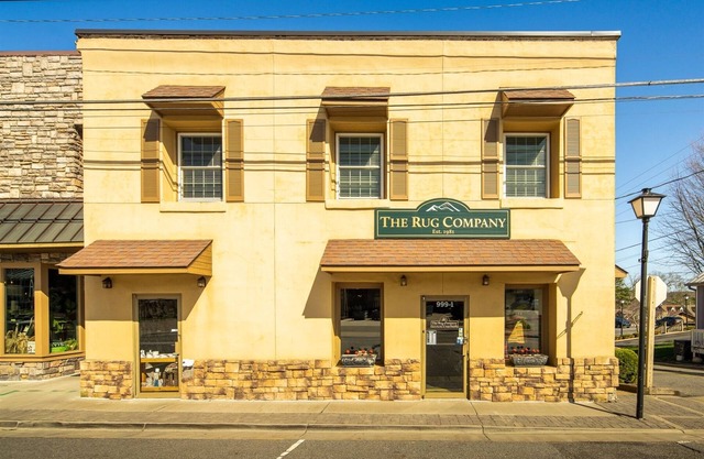 Penthouse 999 on Main St Blowing Rock! Right Across from the Market, Shopping, &
